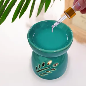 Großer blauer Keramik Aromabrenner mit Blattausschnitt für ätherische Öle zu Hause und im Hotel.