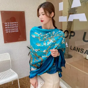 Elegante sciarpa in seta con stampa floreale di mandorlo per donna come morbido scialle.