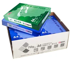 Détail de papier copie A4 montrant des ramettes de papier imprimante et boîte, 70g bureau.