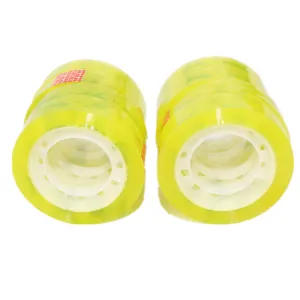 Nahaufnahme von 1,2 cm breiten transparenten OPP-Klebebandrollen für Schreibwaren, 0,6 cm dick.