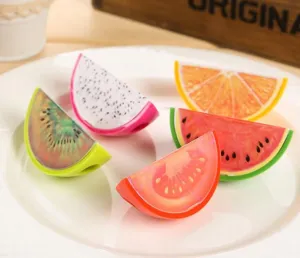 Schattige mini potloodpuntslijper in fruitvorm detailweergave, watermeloen en kiwi kunststof