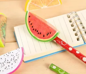 Leuke fruit vorm potlood slijper detail weergave, mini kantoorartikelen voor studenten en school.
