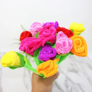 Set di penne a sfera colorate a forma di rosa in peluche per una vista dettagliata del prodotto