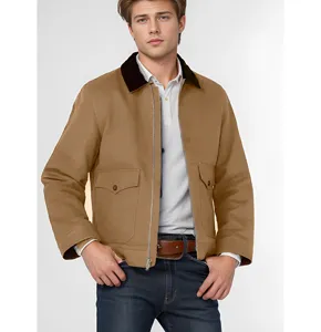 Herren-Jacke aus brauner Baumwolle mit Kontrastkragen und Taschen in Detailansicht