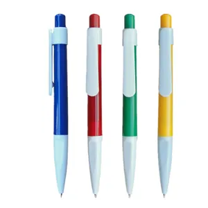 Gedetailleerd overzicht van kleurrijke drukkunst balpennen met witte clips, ideaal voor kantoor.