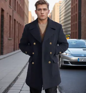 Vista frontale di un elegante cappotto di lana blu navy da uomo con bottoni dorati.