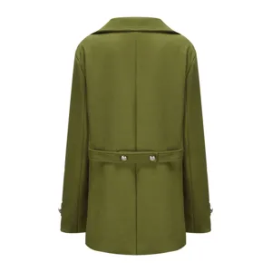 Vista posteriore del cappotto di lana verde oliva da uomo con cinturino in vita