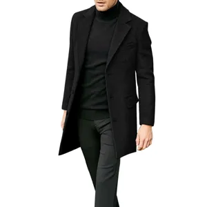 Manteau long en laine noire pour homme en hiver, veste élégante avec revers classique et boutons.