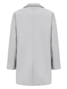 Vue arrière d'un manteau en laine gris clair pour homme au design classique et élégant