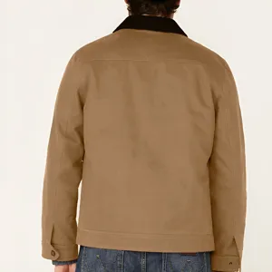 Rückansicht einer Herren-Baumwoll-Canvas-Jacke mit kontrastierendem braunem Kragen.