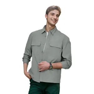 Lichte herenjas in grijsgroen, casual effen kleur in overshirt-stijl.
