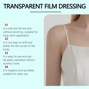 Vista detallada del apósito de película transparente con aplicación suave en la piel.