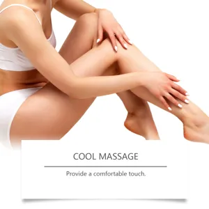 Detailansicht glatter Beine für Massageöl-Anwendung, bietet ein kühles Hautgefühl