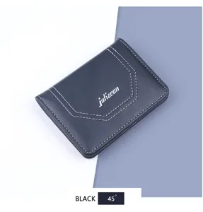 Primer plano de cartera de cuero negro para hombre con costuras