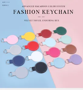 Porte-clés ronds en cuir colorés aux tons macaron doux, toucher velouté.