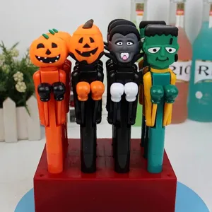 Lustiges Halloween Cartoon Boxstift-Set mit Kürbis-, Vampir- und Monster-Designs.