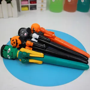 Detailansicht kreativer Halloween-Cartoon-Boxstifte mit lustigem Schlagmechanismus