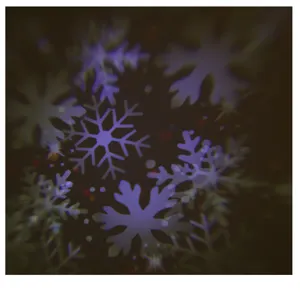 Detailaufnahme des lebendigen lila und weißen LED-Schneeflocken-Projektionseffekts