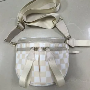 Bolso Bandolera de Nailon Impermeable para Mujer Forma de Concha Patrón de Ajedrez Bolso de Hombro Casual Con Cremalleras Múltiples y Correa Ancha Ajustable