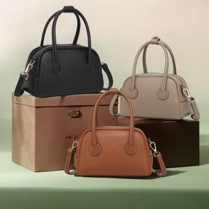 Bolsos Boston mini de piel granulada de calidad en negro, taupe y marrón.