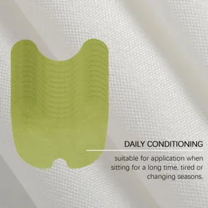Kräuter kühlendes Gelenkpflege-Patch im Detail, ergonomische Form für Knie- und Schulterkomfort.