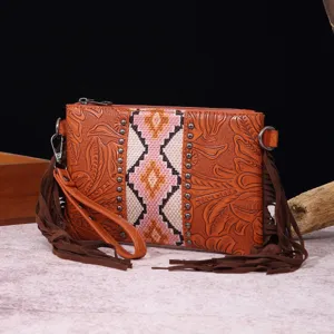 Bolso de mano bohemio vintage de cuero con flecos occidentales y patrones tribales