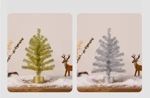 Miniatur elektrische rotierende Weihnachtsbäume in Gold- und Silberüberzug für das Fest