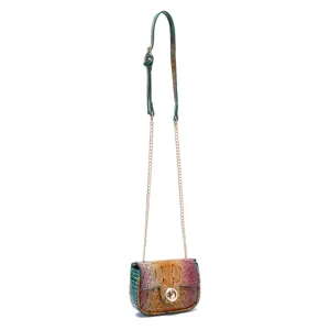 Bolso bandolera vintage de cuero con relieve de cocodrilo y cadena dorada elegante