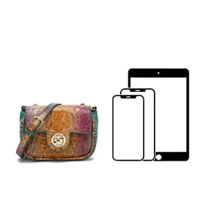 Comparativa de tamaño de bolso vintage con estampado de cocodrilo multicolor.