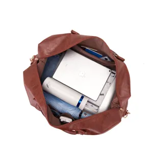 Gran interior de la bolsa de viaje de cuero marrón con espacio para iPad y esenciales