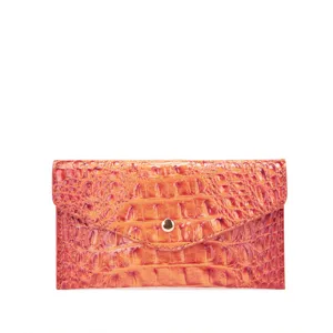 Elegante cartera de sobre en cuero gofrado de cocodrilo naranja con botón dorado
