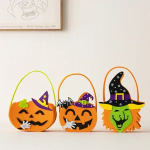 Set mit drei bunten Halloween Filz-Süßigkeitentüten mit Kürbis- und Hexenmotiven