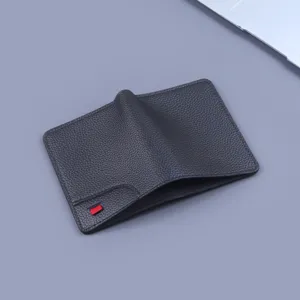 Portafoglio minimalista ultrasottile da uomo in pelle martellata nera con dettaglio rosso