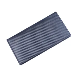 Portafoglio lungo da uomo dal design ultra sottile con trama in fibra di carbonio