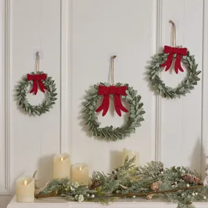 Dekoratives Dreierset Mini-Weihnachtskränze aus Filz mit roten Schleifen für die Wand