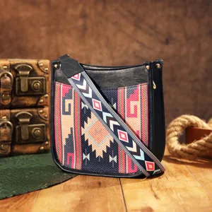 Bolso bandolera boho vintage con estampado western y correa ancha estampada