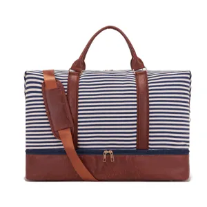 Vista frontal bolsa de viaje rayas con detalles cuero marrón y compartimento para zapatos
