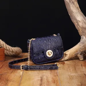 Bolso bandolera vintage azul marino con relieve de cocodrilo y cierre dorado