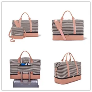 Cuatro perspectivas de un set de 3 bolsas de viaje a rayas con detalles en rosa