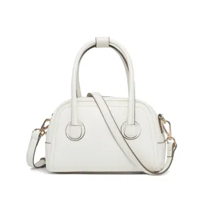 Vista frontal detallada de un mini bolso Boston de cuero granulado blanco con asas