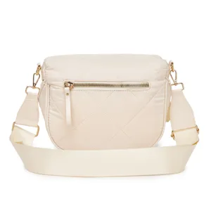 Bolso bandolera acolchado beige de tela Oxford con correa ancha y bolsillo trasero.