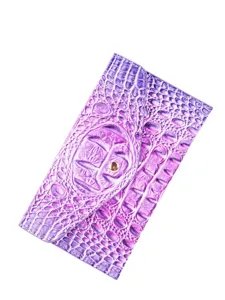 Elegante cartera de mano para mujer con patrón de cocodrilo en color lila