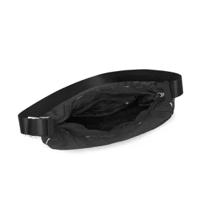 Vista interior del bolso nube negro acolchado con bolsillo y correa de cincha