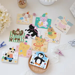 Set van schattige cartoon dierenvouwkaarten met panda, kat en konijn ontwerpen