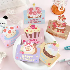 Set kreativer 3D-Cartoon-Kuchen-Geburtstagskarten mit bunten, süßen Pastelldesigns