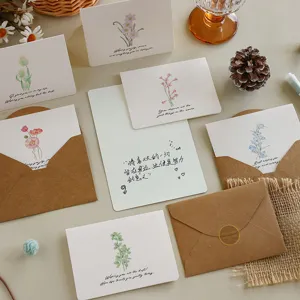 Collezione di biglietti d'auguri floreali vintage con buste in kraft marrone e sigilli dorati