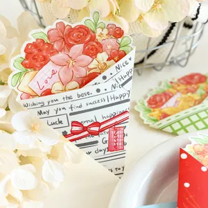 Détail d'une carte de vœux florale en forme de bouquet avec message de vœux.