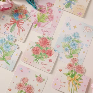 Dettaglio di biglietti d'auguri floreali 3D con disegni di bouquet fatti a mano e oro lamina.