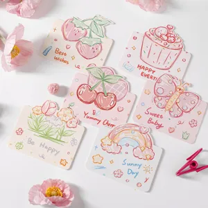 Détail de cartes de vœux style doodle avec des illustrations mignonnes de fruits et d'animaux