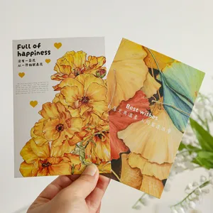 Vista detallada de tarjetas de felicitación florales con elegantes ilustraciones de flores.